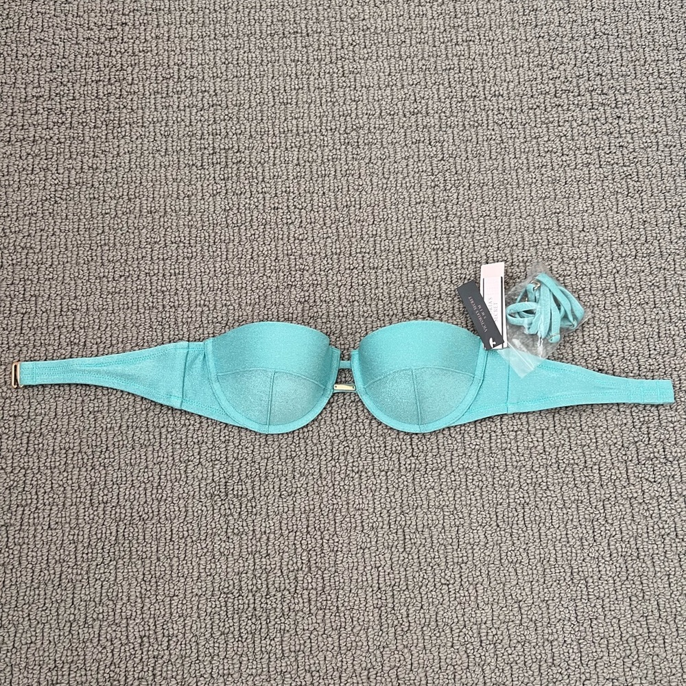 Victoria’s Secret Bikini Top 👙